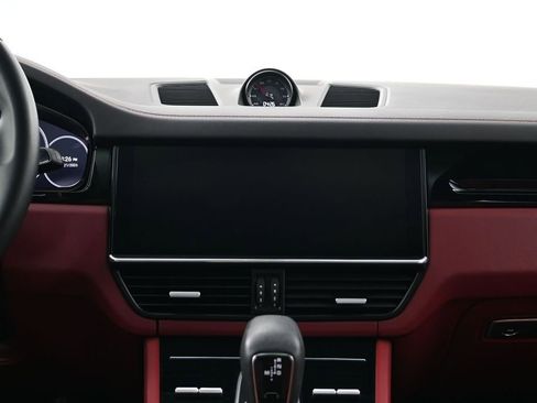 Certified 2023 Porsche Cayenne Coupe AWD/4WD image 11