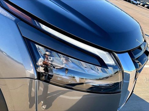 Used 2023 Nissan Pathfinder S image 26