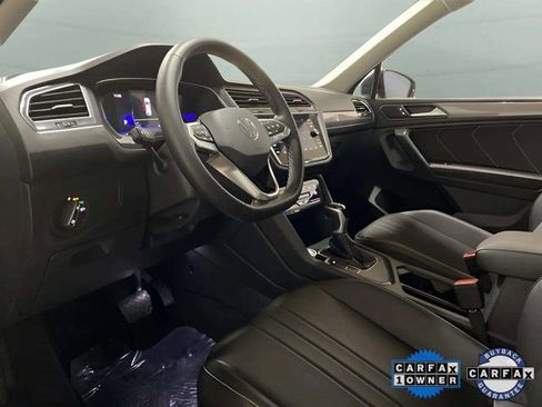 Used 2023 Volkswagen Tiguan SE w/ Panoramic Sunroof Package image 16