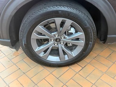 Certified 2025 Ford Explorer Active w/ Active Comfort Package AWD/4WD image 3