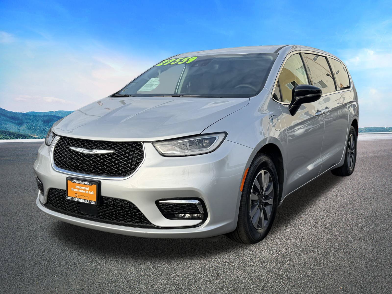 Certified 2024 Chrysler Pacifica Limited FWD image 4
