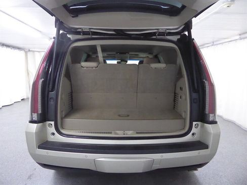 Used 2016 Cadillac Escalade Luxury AWD/4WD image 36