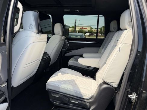 Certified 2026 Cadillac Escalade ESV Platinum Sport w/ LPO, ONYX Package AWD/4WD image 15