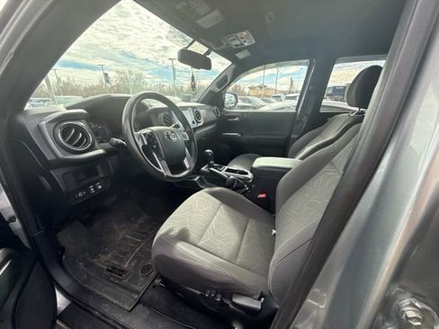 Used 2017 Toyota Tacoma TRD Off-Road w/ Premium & Technology Package image 10