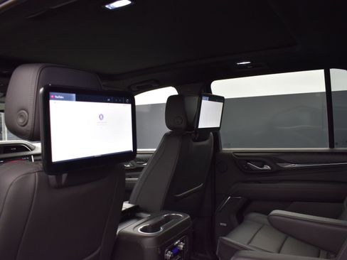 Used 2023 GMC Yukon XL Denali w/ Denali Reserve Package image 19