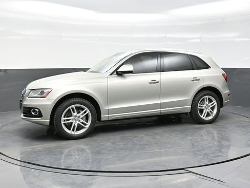 Used 2017 Audi Q5 2.0T Premium Plus w/ Technology Package AWD/4WD image 3
