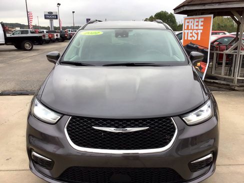 Used 2022 Chrysler Pacifica Touring-L image 8