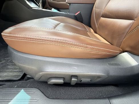 Used 2019 Subaru Outback 3.6R Touring AWD/4WD image 12