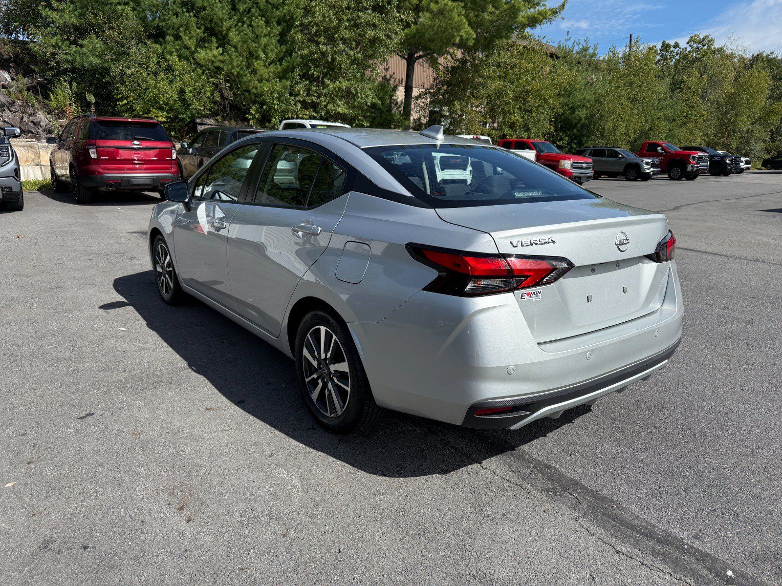 Used 2025 Nissan Versa SV FWD image 3