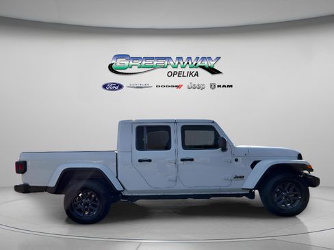 New 2025 Jeep Gladiator Sport image 8
