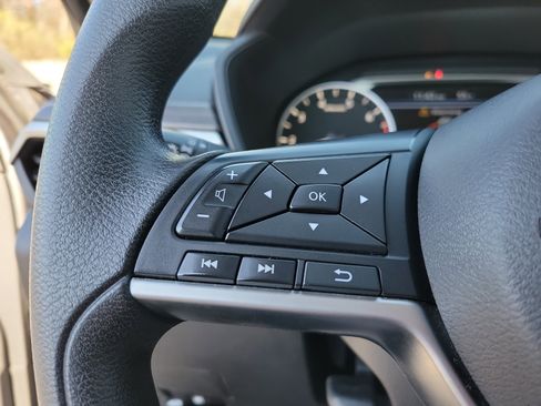 Used 2024 Nissan Altima 2.5 SV image 15