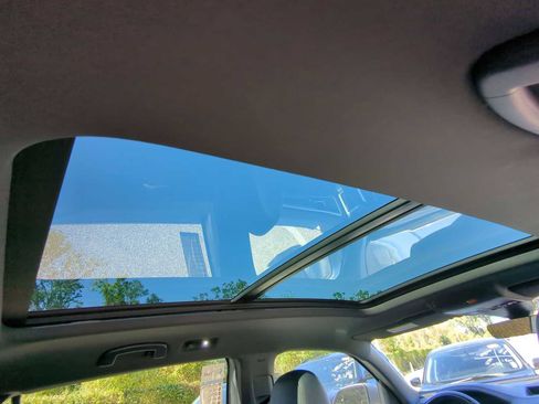 Certified 2022 Volkswagen Atlas Cross Sport SEL R-Line image 23