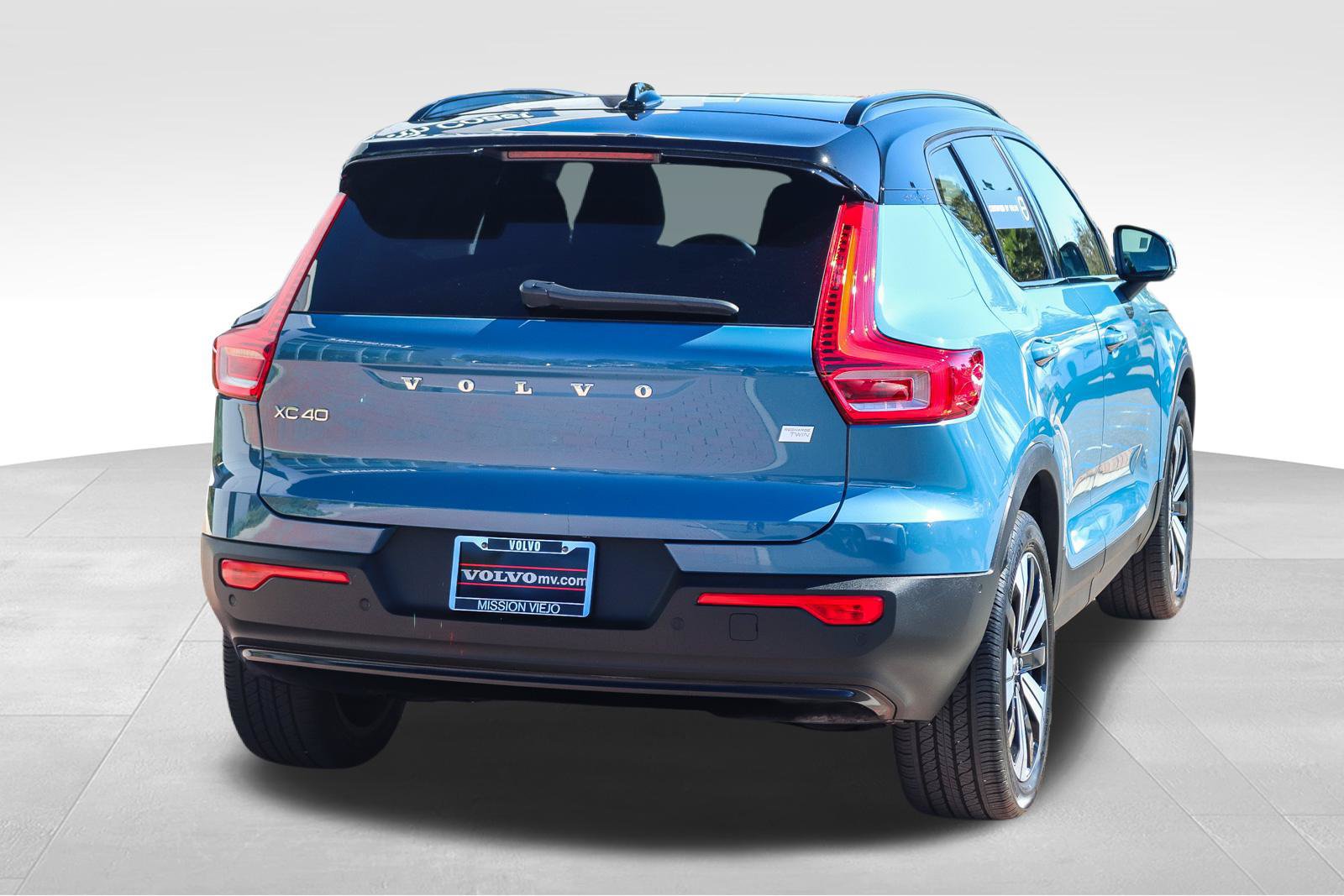 Used 2023 Volvo XC40 Recharge Plus w/ Protection Package Premier AWD/4WD image 8