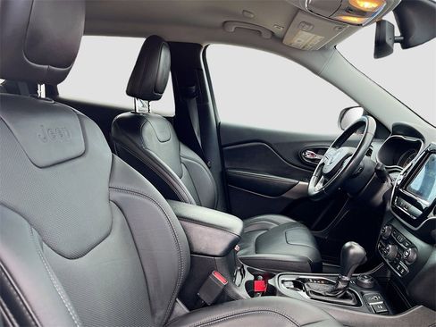 Used 2019 Jeep Cherokee Limited image 26