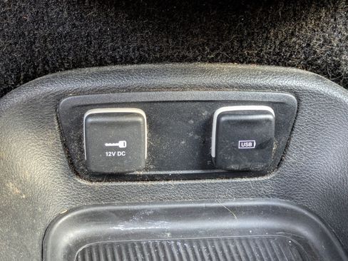 Used 2020 Chrysler Pacifica Touring-L FWD image 31
