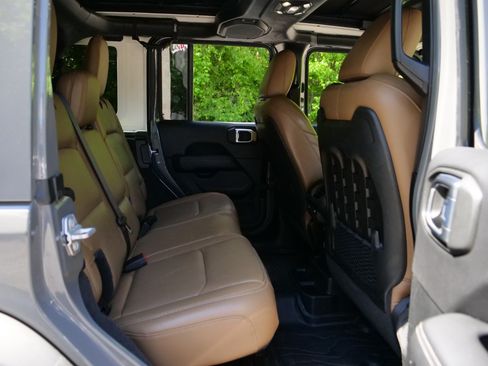 Used 2020 Jeep Wrangler Unlimited Rubicon AWD/4WD image 35