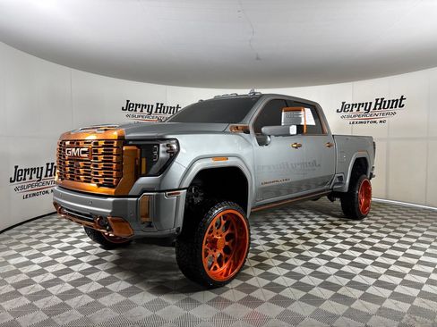 Used 2024 GMC Sierra 2500 Denali w/ Denali Reserve Package AWD/4WD image 1