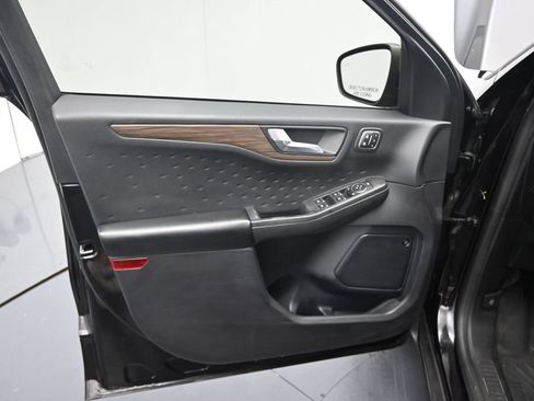 Used 2020 Ford Escape Titanium AWD/4WD image 18