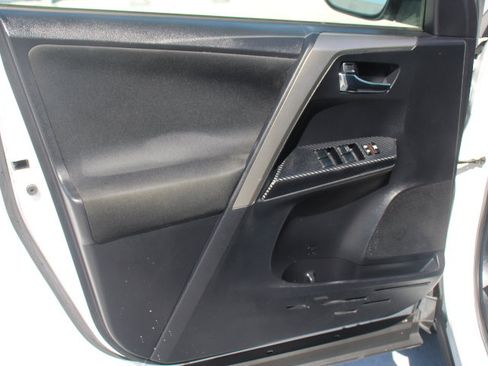 Used 2014 Toyota RAV4 XLE FWD image 10