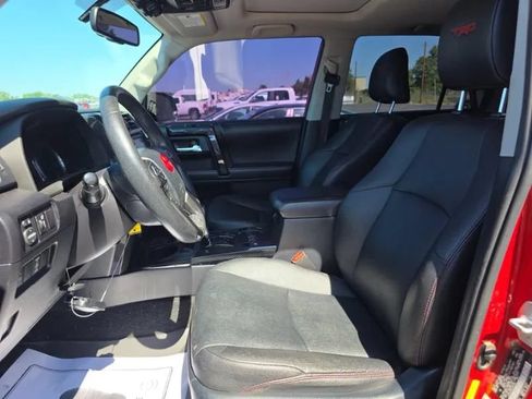 Used 2018 Toyota 4Runner TRD Off-Road Premium AWD/4WD image 8