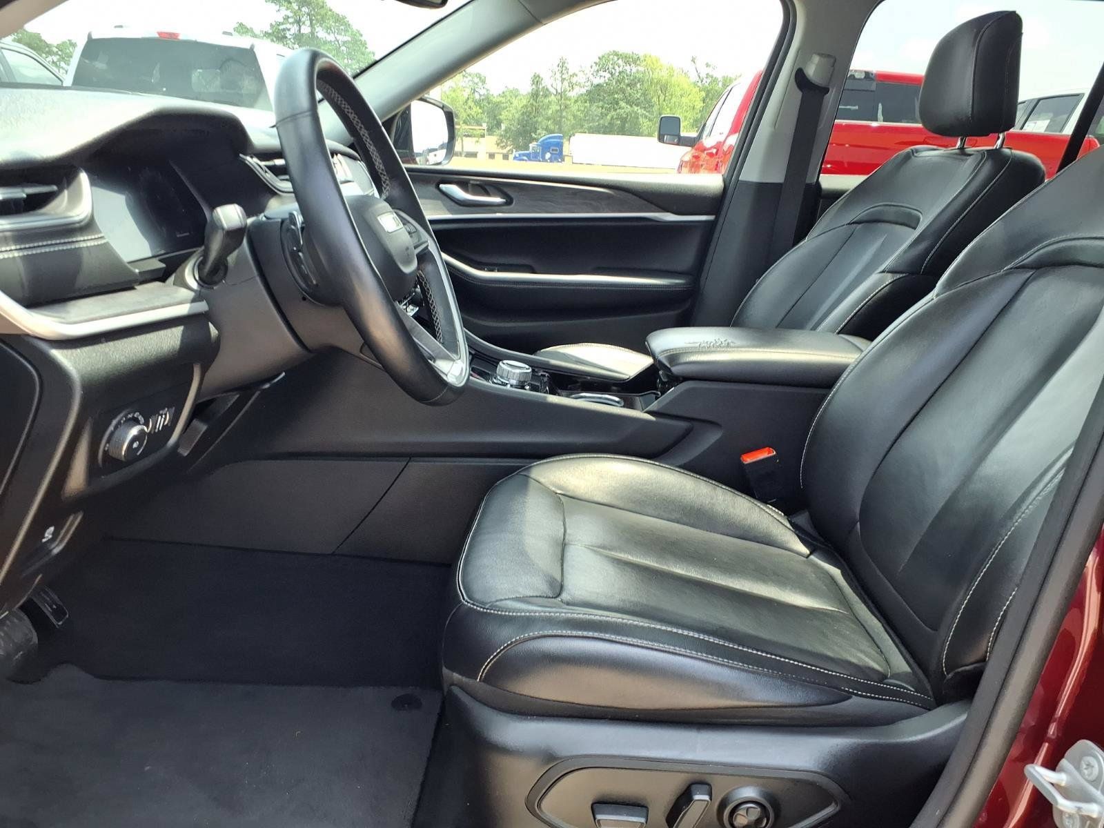 Used 2022 Jeep Grand Cherokee Limited AWD/4WD image 18