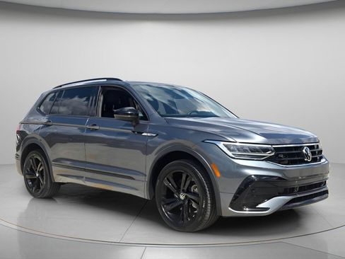 Used 2023 Volkswagen Tiguan SE R-Line FWD image 8