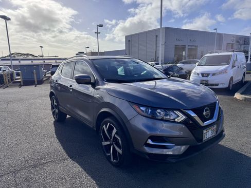Used 2020 Nissan Rogue Sport SL image 2