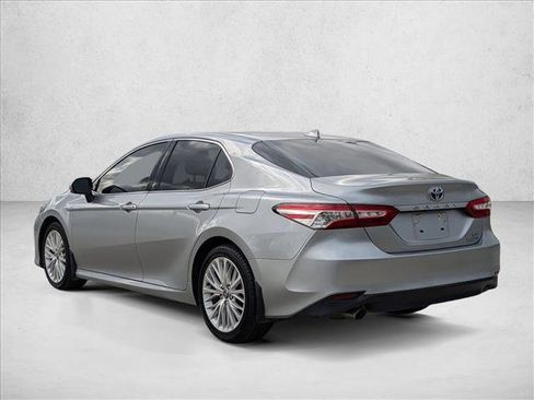 Used 2020 Toyota Camry XLE image 7