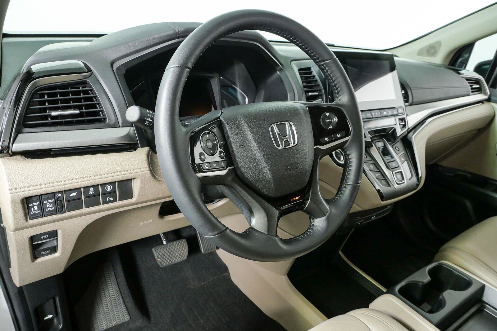 Used 2024 Honda Odyssey Touring image 4