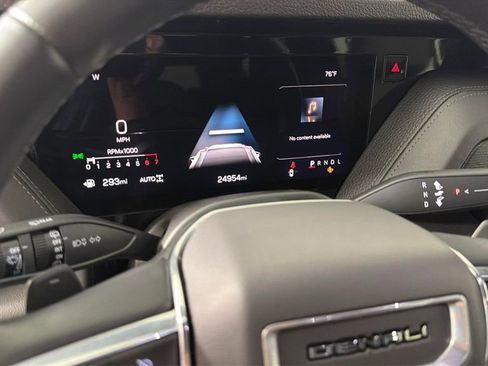 Used 2025 GMC Yukon XL Denali AWD/4WD image 22