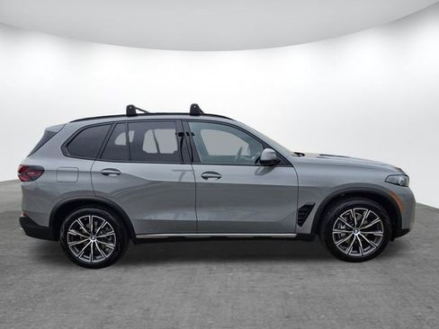 Used 2025 BMW X5 xDrive40i w/ M Sport Package image 3