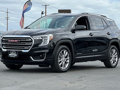 Used 2024 GMC Terrain SLT AWD/4WD image 9