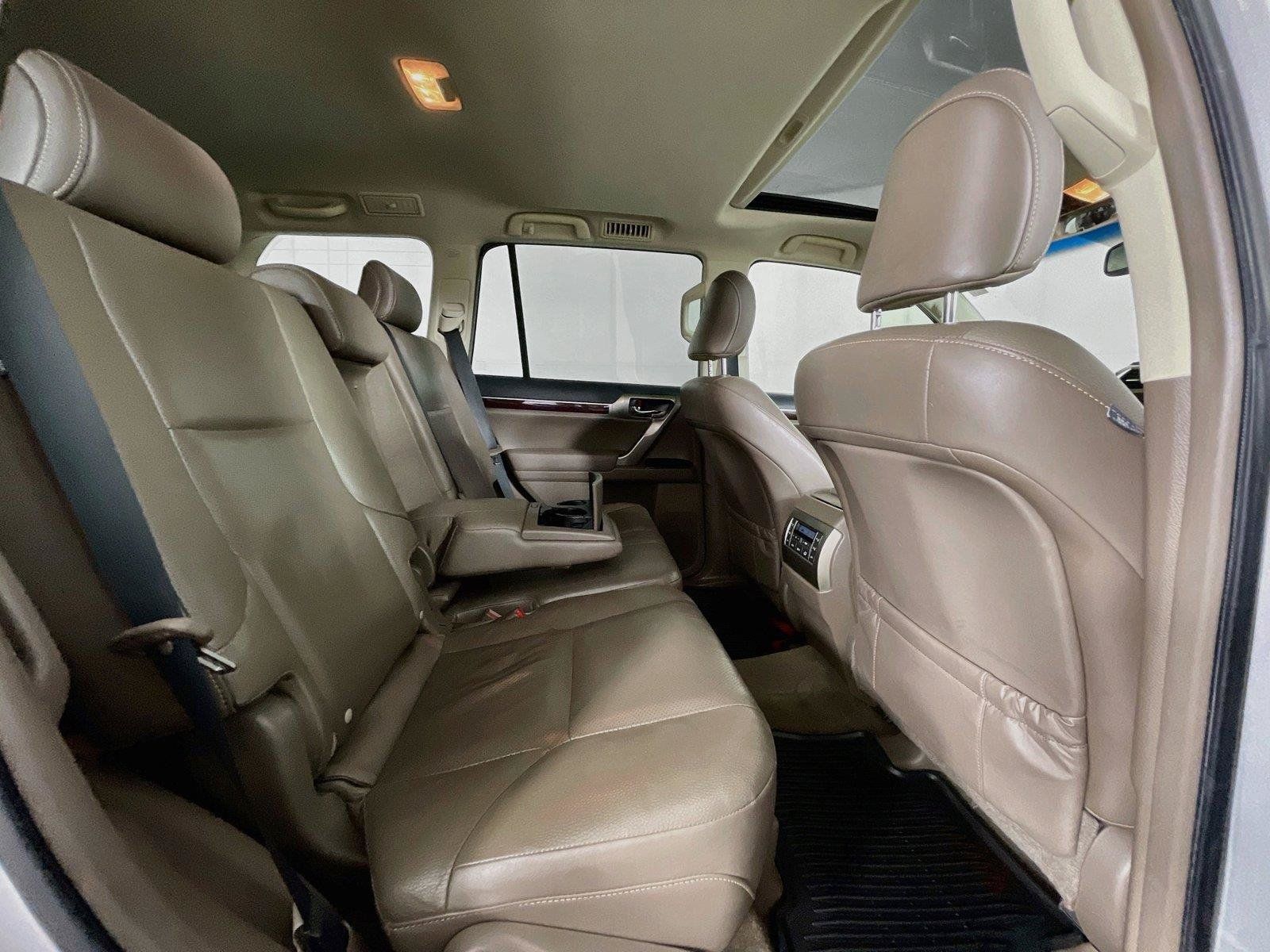 Used 2015 Lexus GX 460 w/ Premium Package AWD/4WD image 32