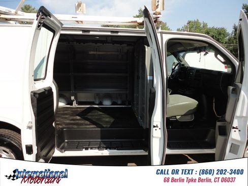 Used 2017 Chevrolet Express 2500 RWD image 8