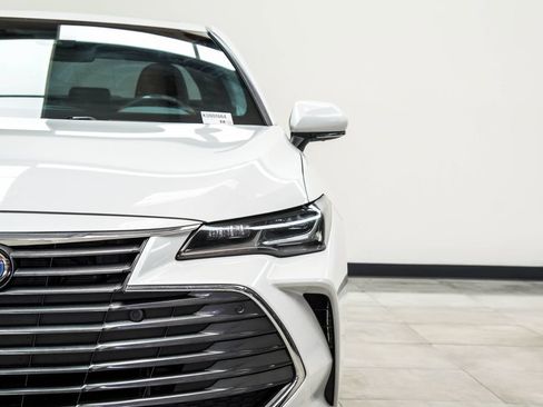 Used 2019 Toyota Avalon Limited w/ Advanced Safety Package FWD image 4