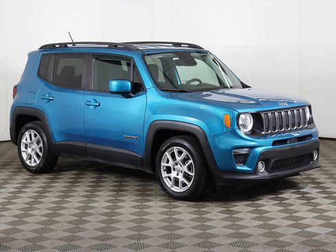 Used 2020 Jeep Renegade Latitude w/ Popular Equipment Group FWD image 2