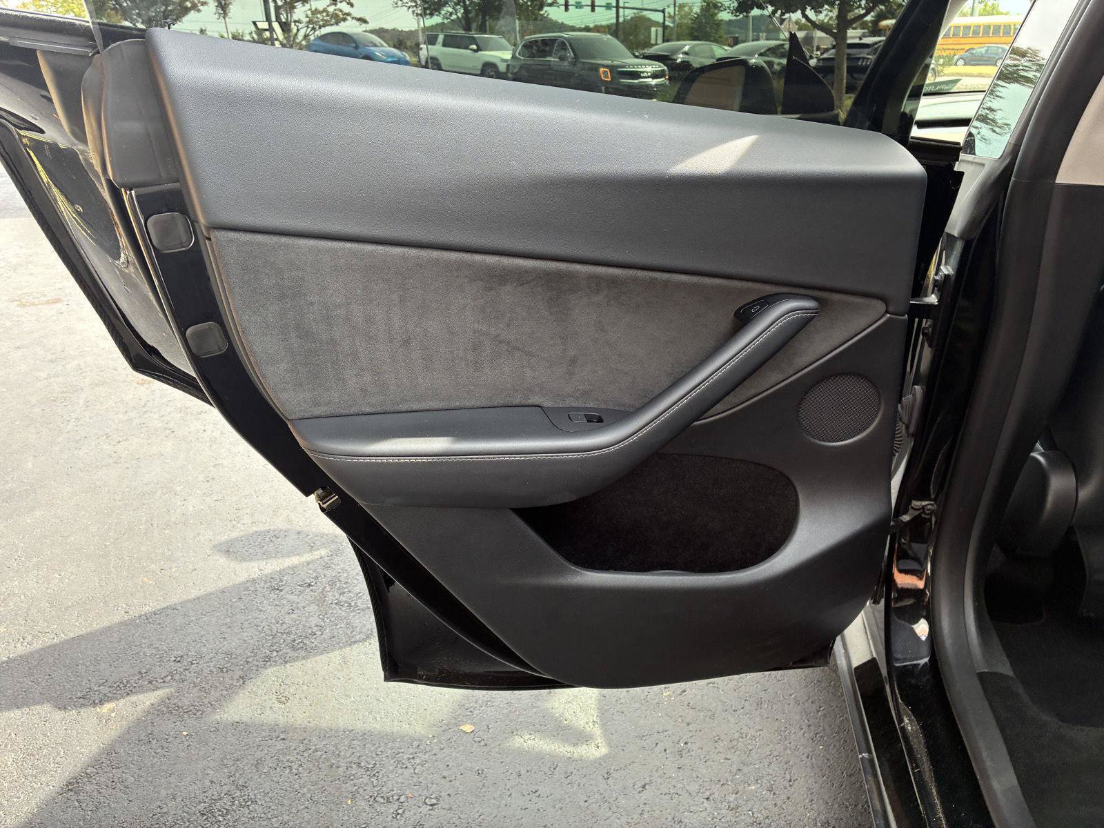Used 2023 Tesla Model Y Performance AWD/4WD image 11