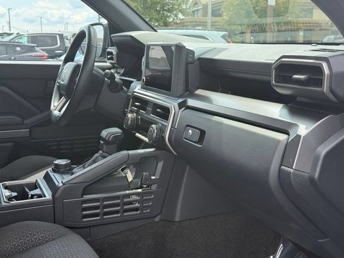 Used 2025 Toyota 4Runner SR5 AWD/4WD image 22