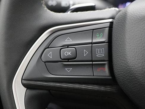 Used 2025 Jeep Grand Cherokee Altitude AWD/4WD image 18