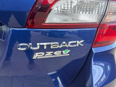 Used 2016 Subaru Outback 2.5i Limited AWD/4WD image 6