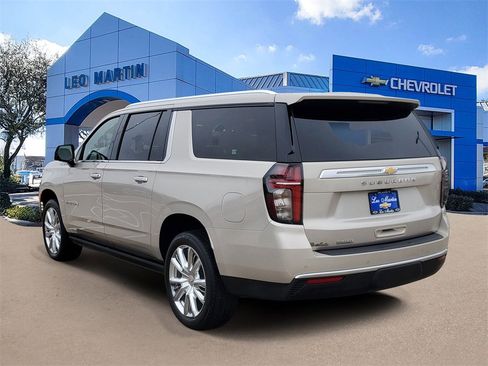 Used 2024 Chevrolet Suburban High Country w/ Premium Package image 4