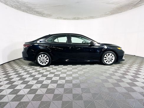 Used 2022 Toyota Camry LE FWD image 2