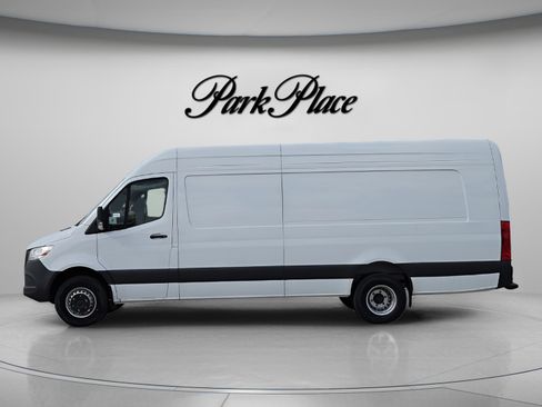 Used 2025 Mercedes-Benz Sprinter 3500 image 2