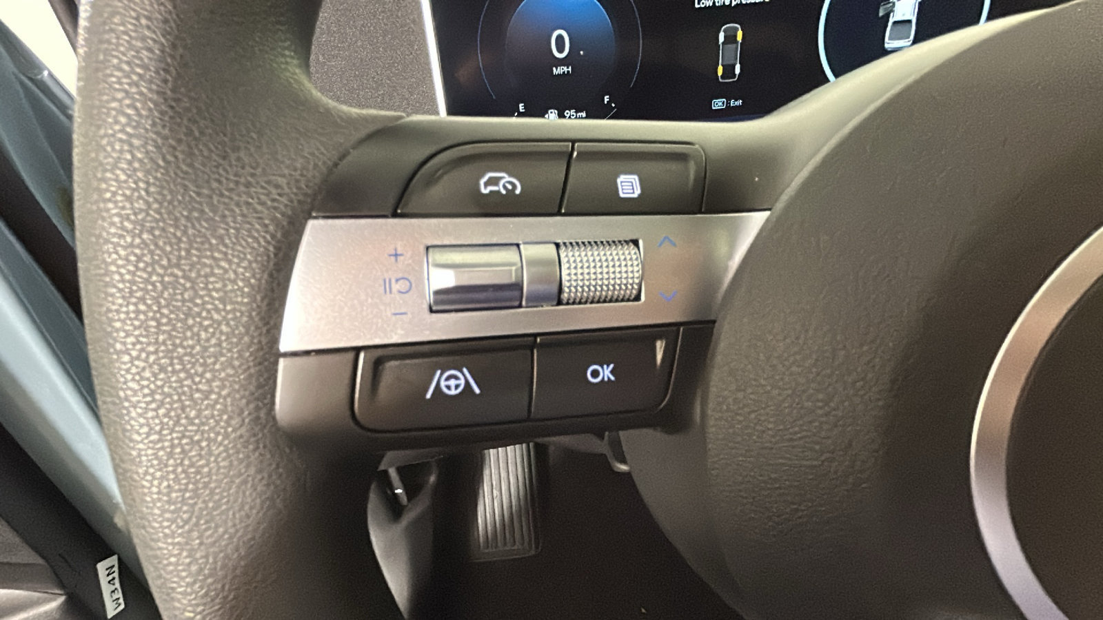 Used 2025 Hyundai Santa Cruz SEL FWD image 20