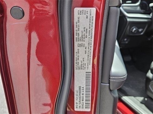 Used 2024 Jeep Grand Cherokee L Laredo image 8