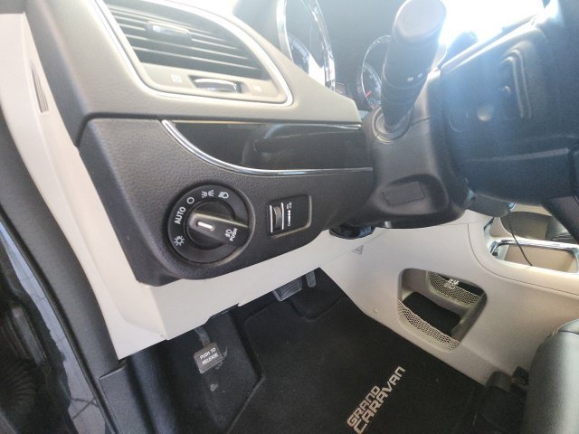 Used 2017 Dodge Grand Caravan SXT FWD image 25
