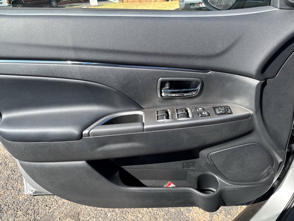 New 2027 Mitsubishi Outlander Sport SE FWD image 31