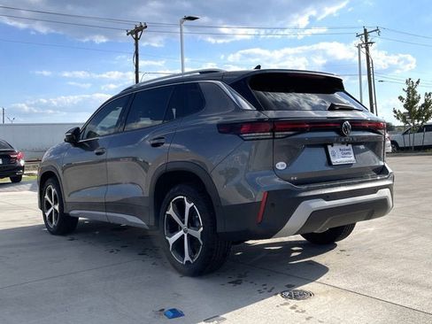 New 2025 Volkswagen Tiguan SE image 4