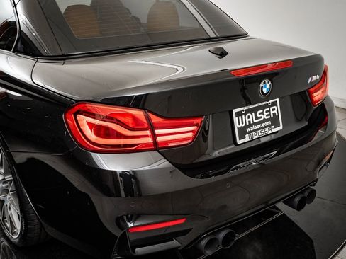 Used 2018 BMW M4 Convertible image 20