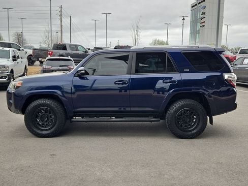 Used 2018 Toyota 4Runner SR5 Premium image 2